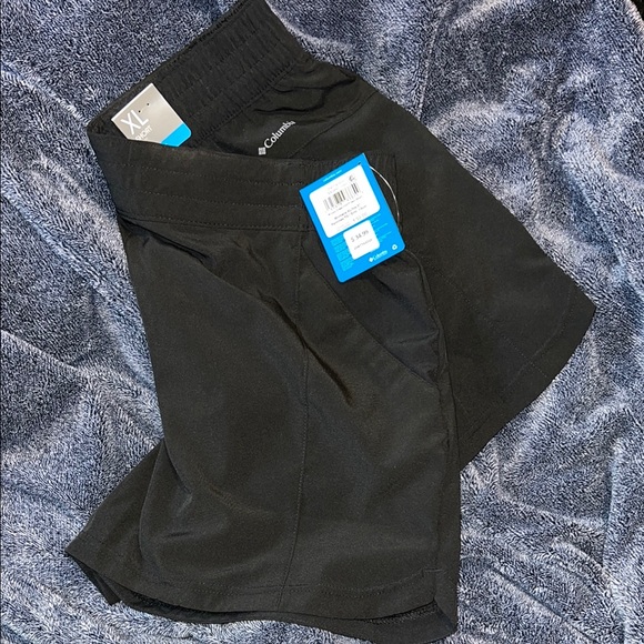 Columbia Women's Black Shorts - Picture 5 of 7